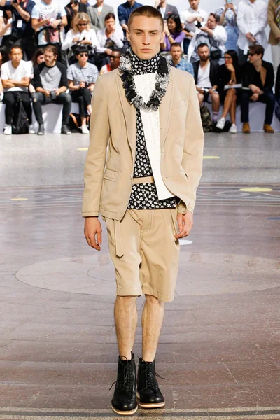 Look 28